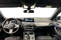 sininen BMW 530 2018 kuva 9.