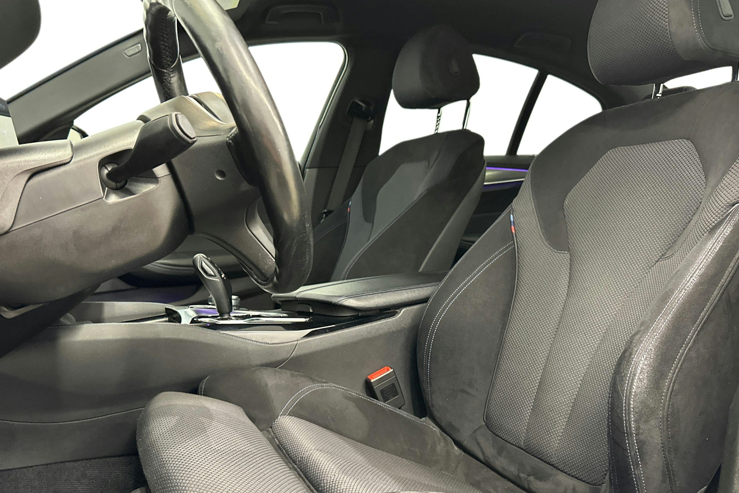 sininen BMW 530 2018 kuva 10.