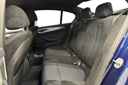 sininen BMW 530 2018 kuva 11.
