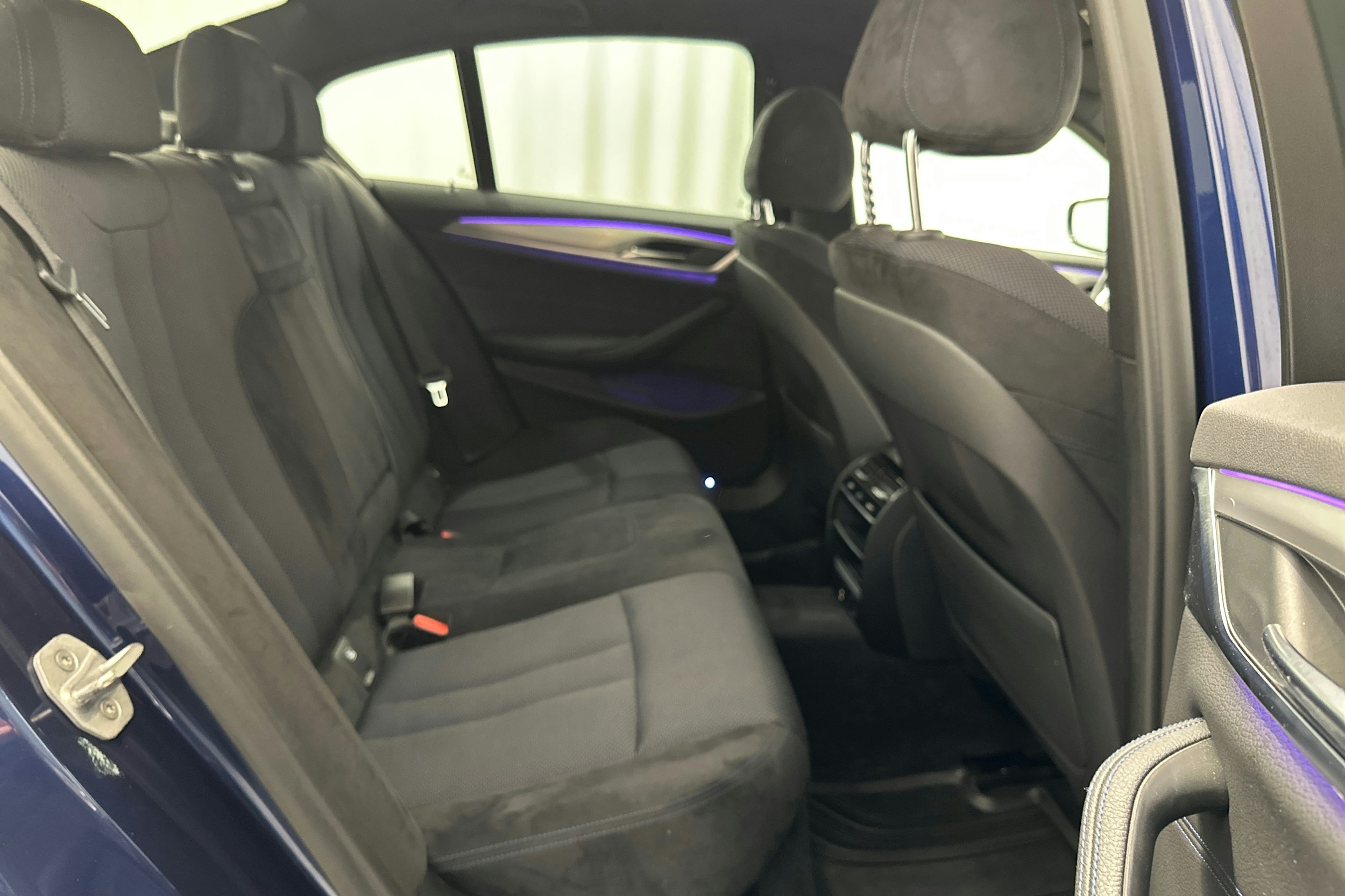 sininen BMW 530 2018 kuva 13.