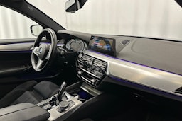 sininen BMW 530 2018 kuva 14.