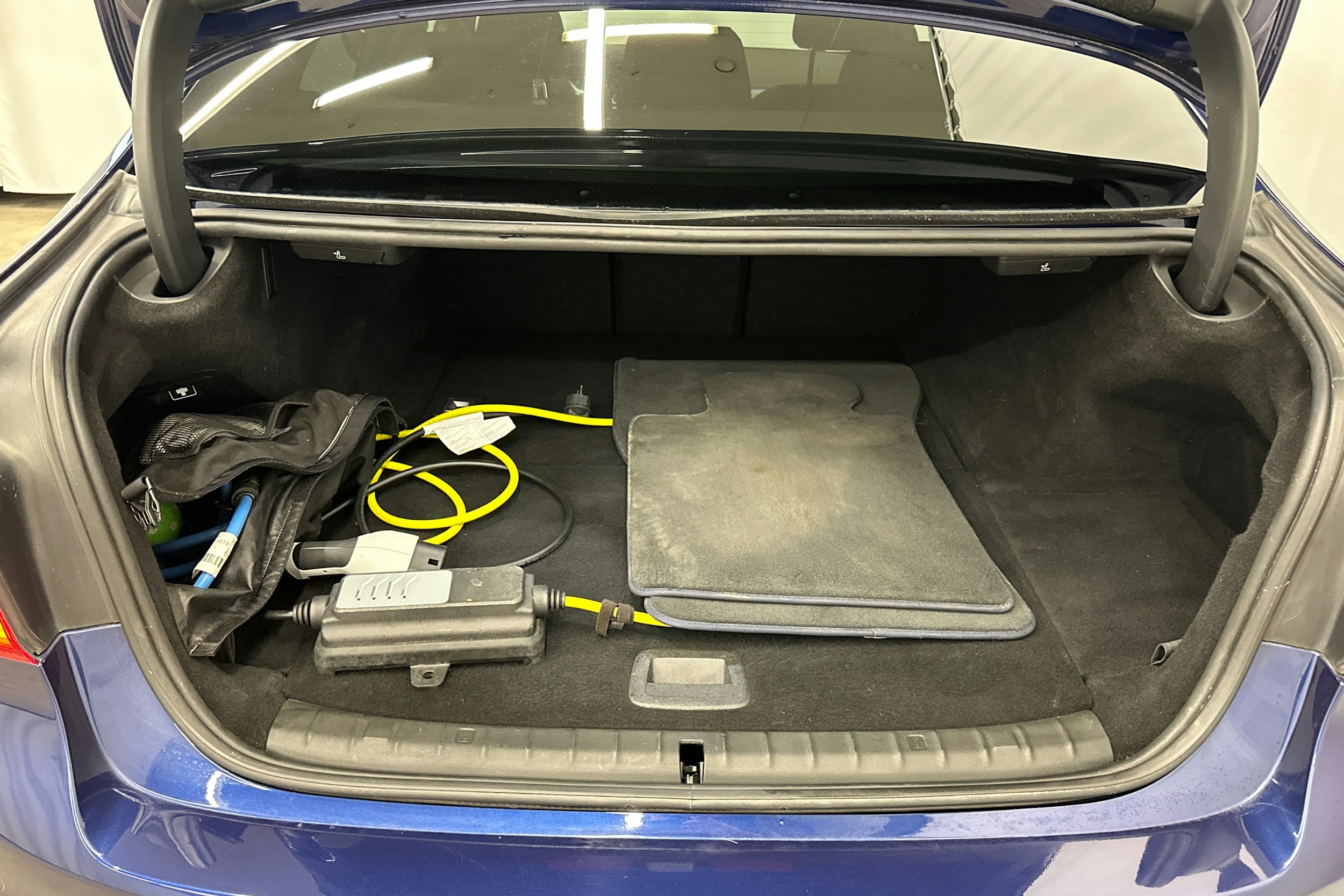 sininen BMW 530 2018 kuva 16.