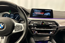 sininen BMW 530 2018 kuva 20.