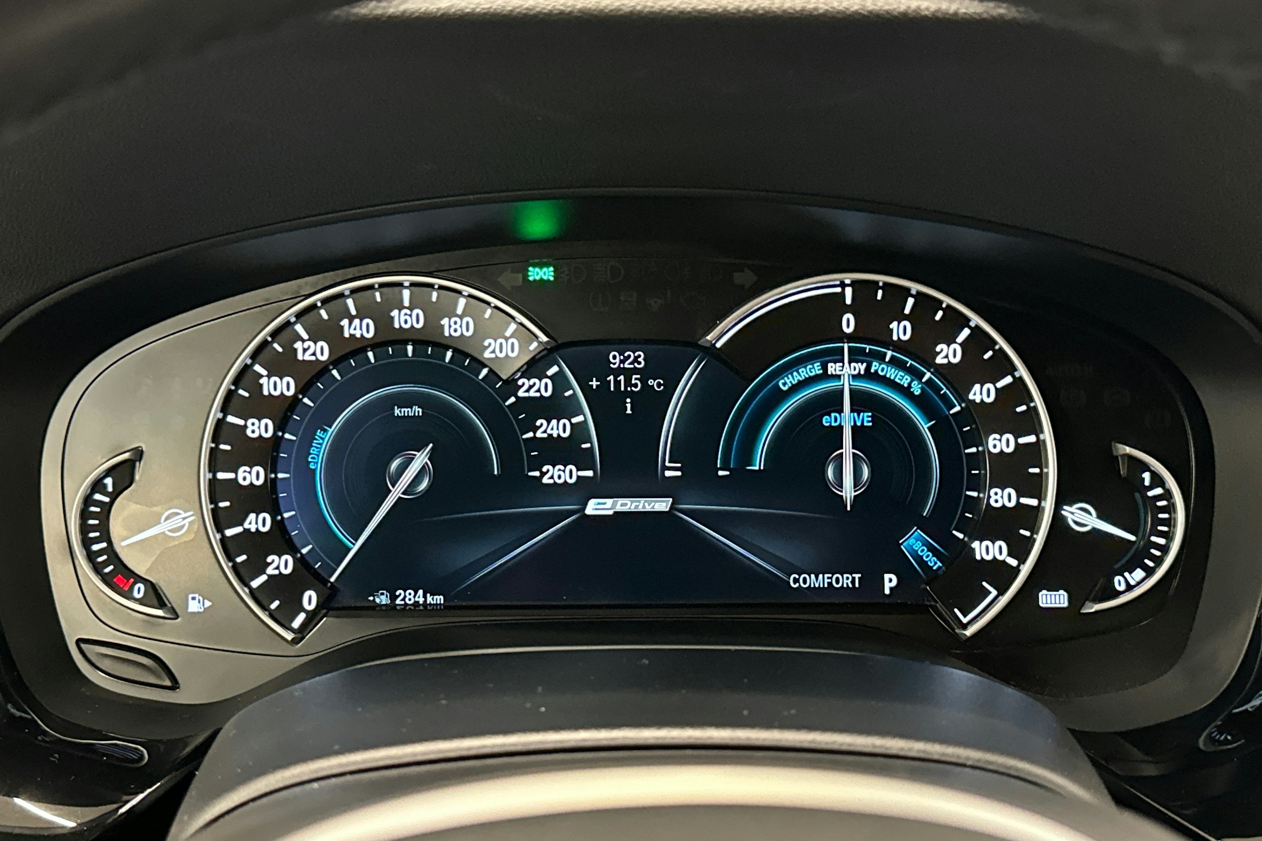 sininen BMW 530 2018 kuva 22.