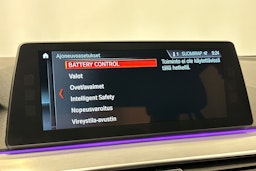 sininen BMW 530 2018 kuva 23.