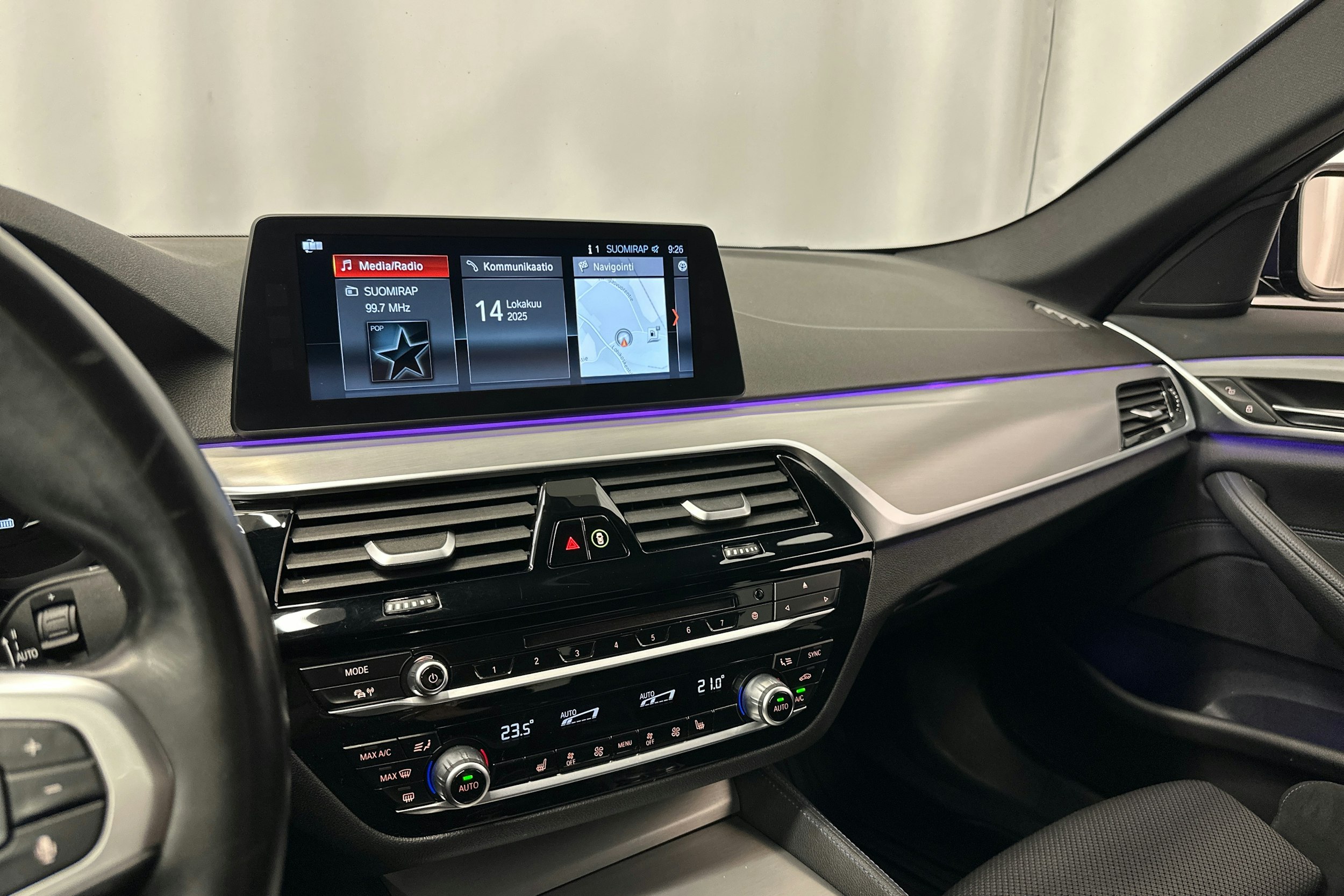 sininen BMW 530 2018 kuva 27.