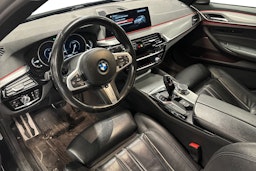musta BMW 530 2018 kuva 3.