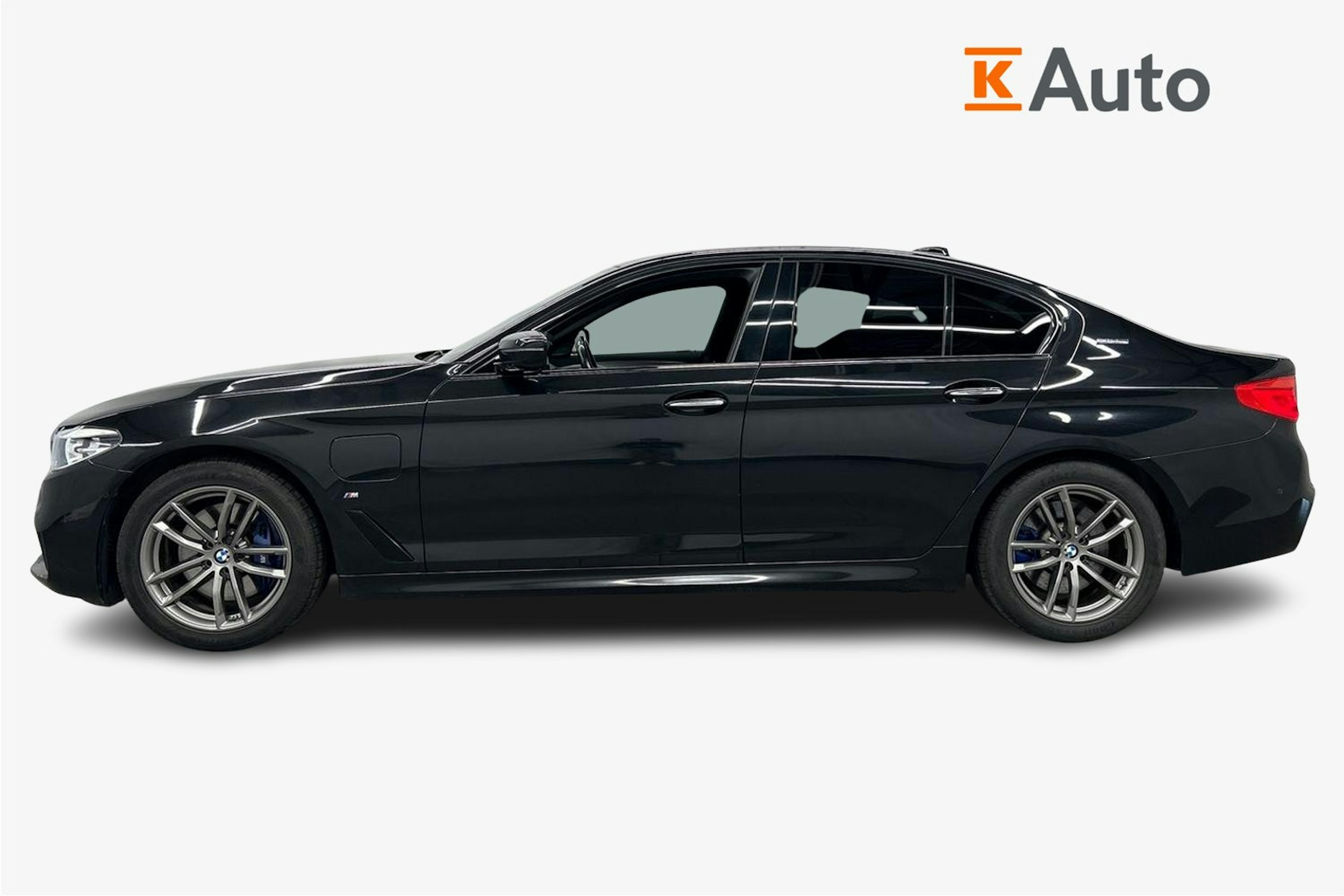 musta BMW 530 2018 kuva 6.
