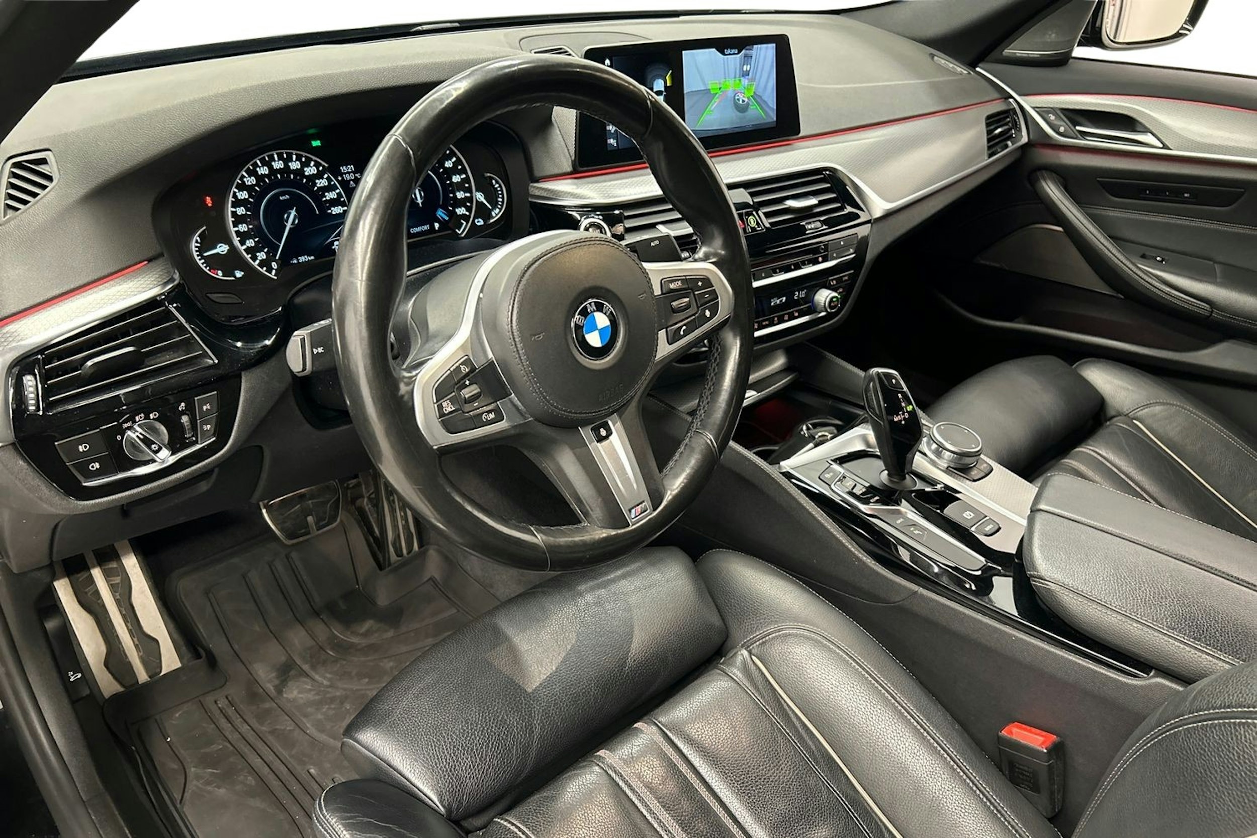musta BMW 530 2018 kuva 7.