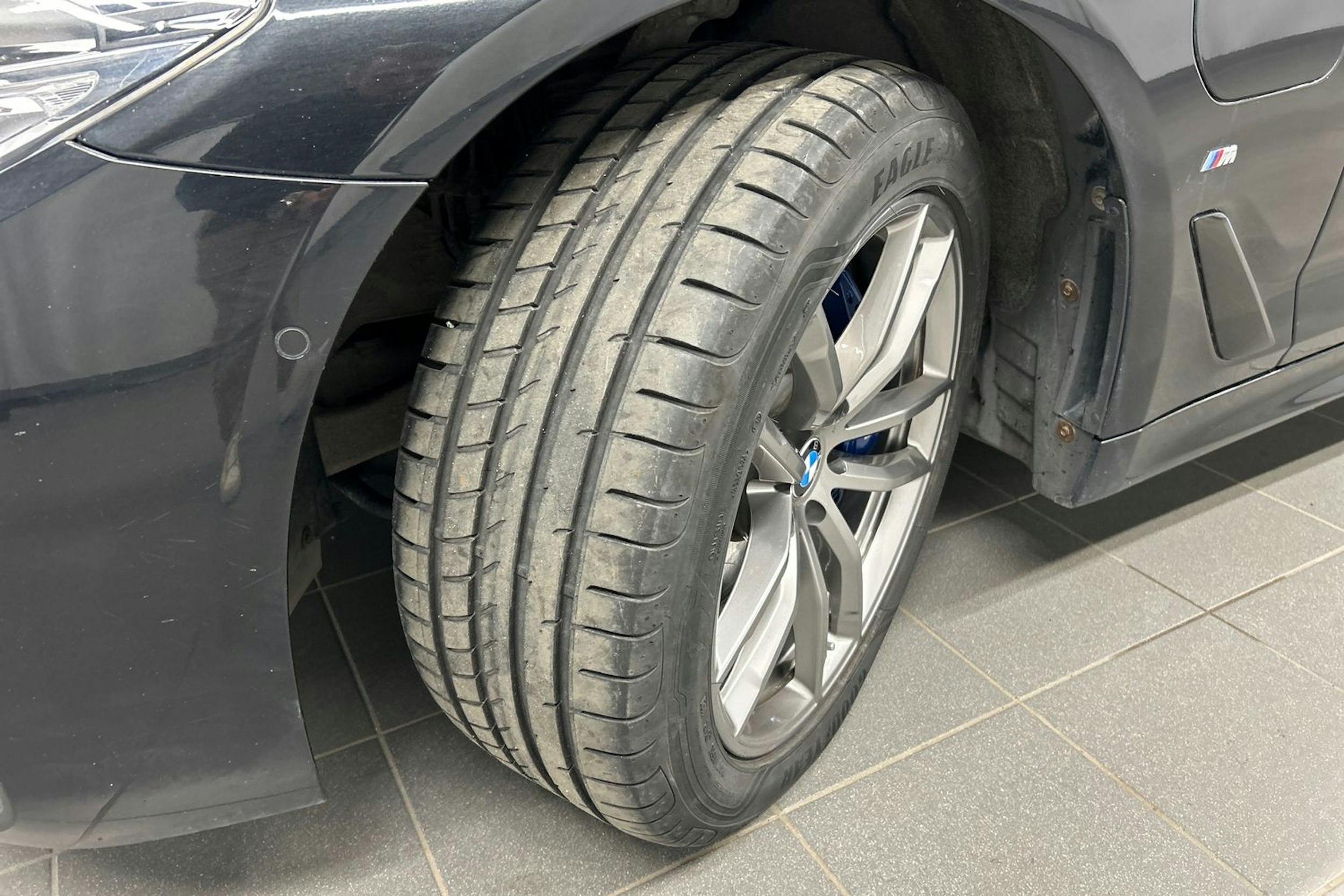 musta BMW 530 2018 kuva 13.