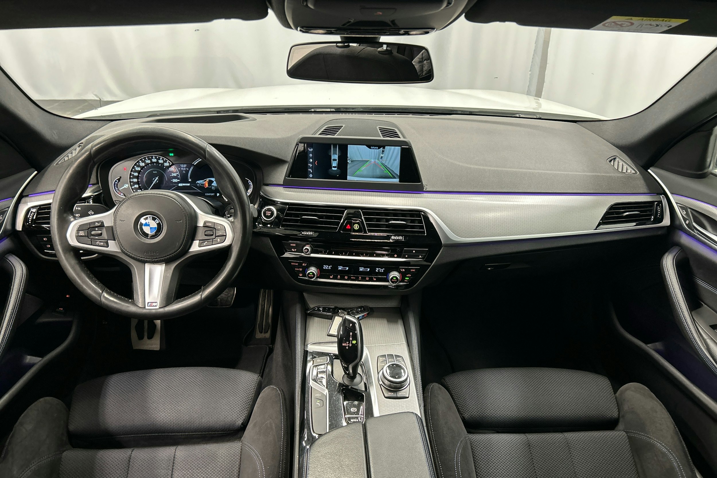 valkoinen BMW 530 2018 kuva 7.