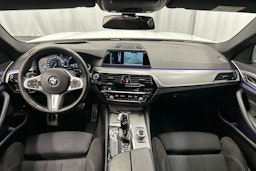 valkoinen BMW 530 2018 kuva 7.