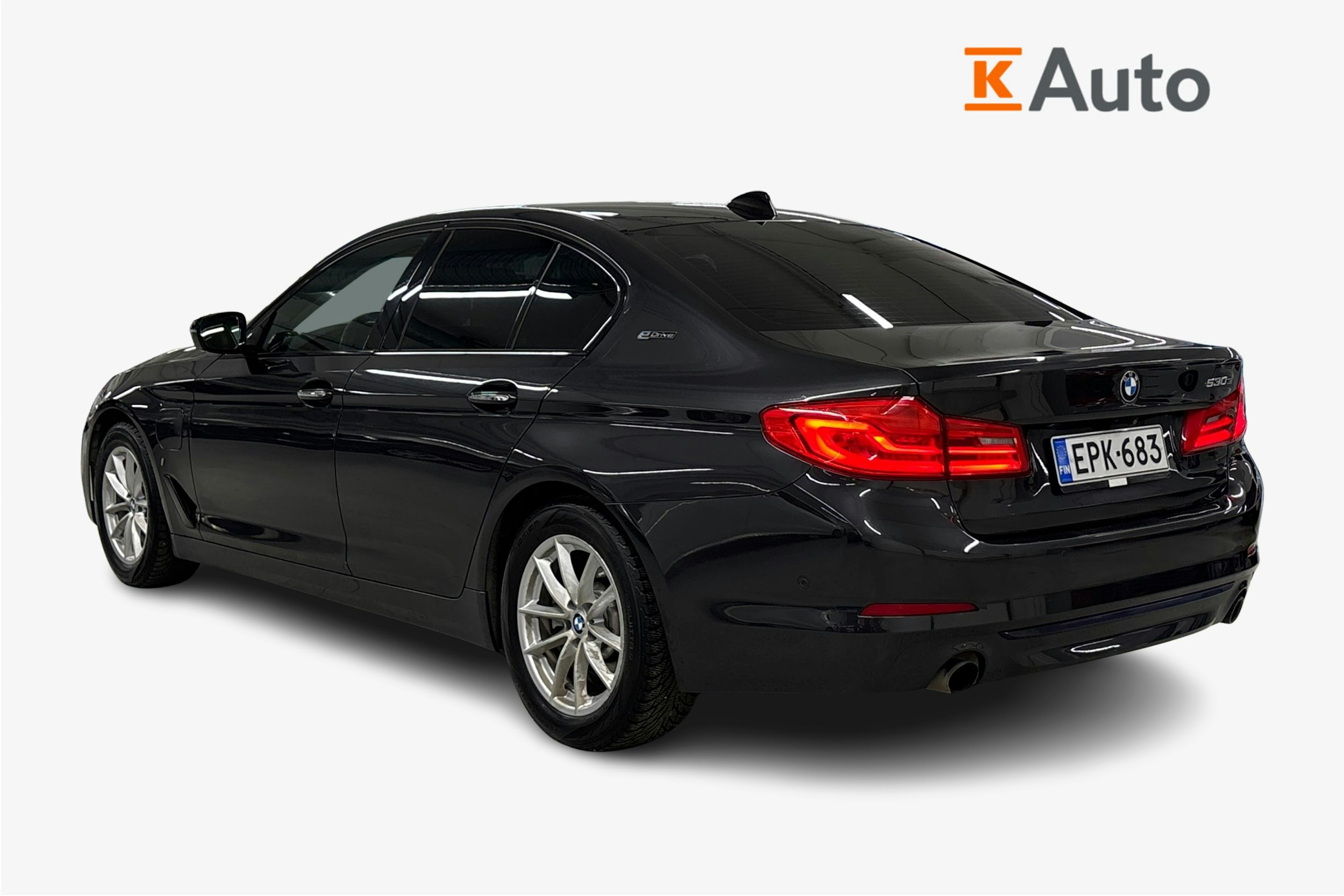 Harmaa BMW 530 2018 kuva 2.