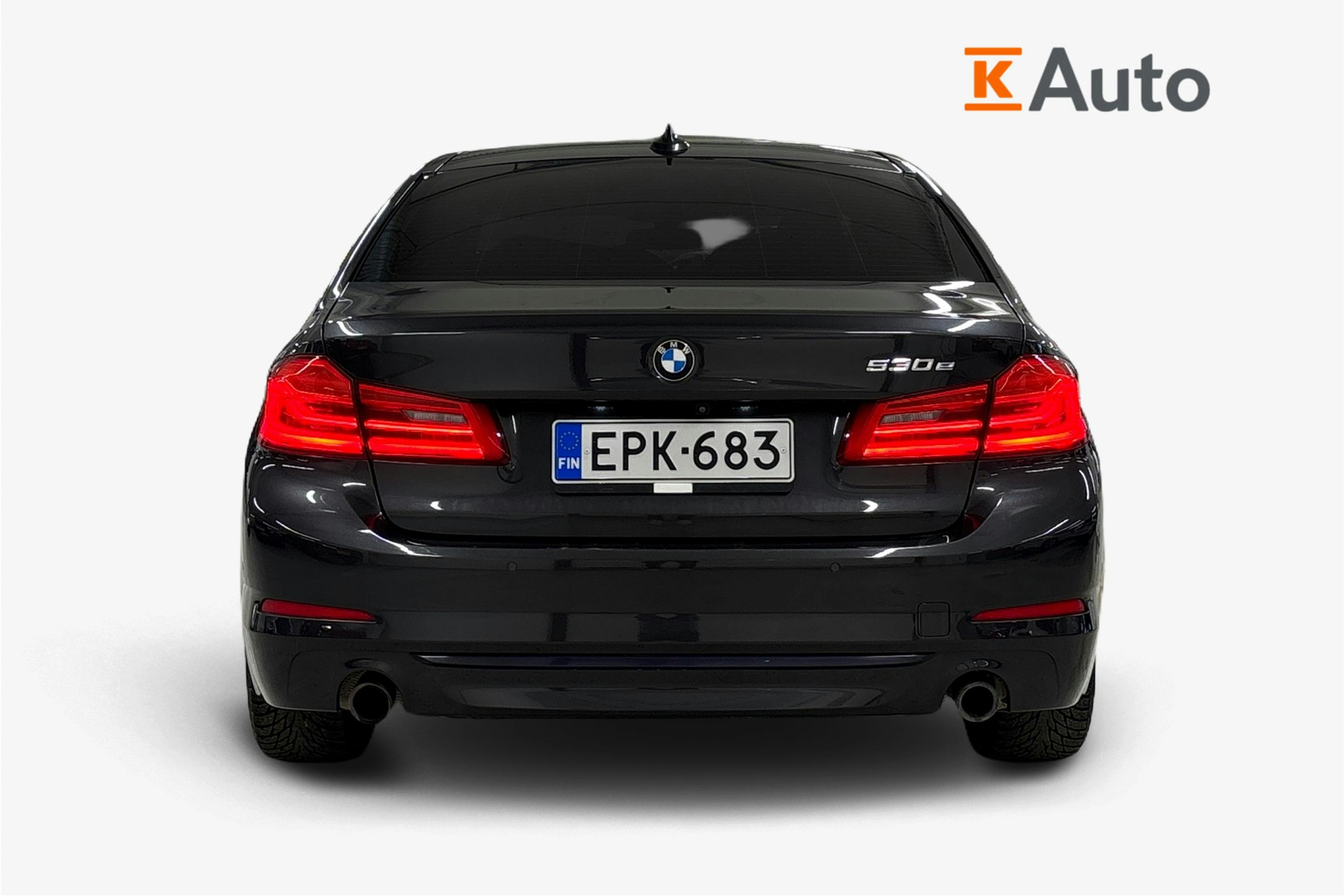 Harmaa BMW 530 2018 kuva 3.