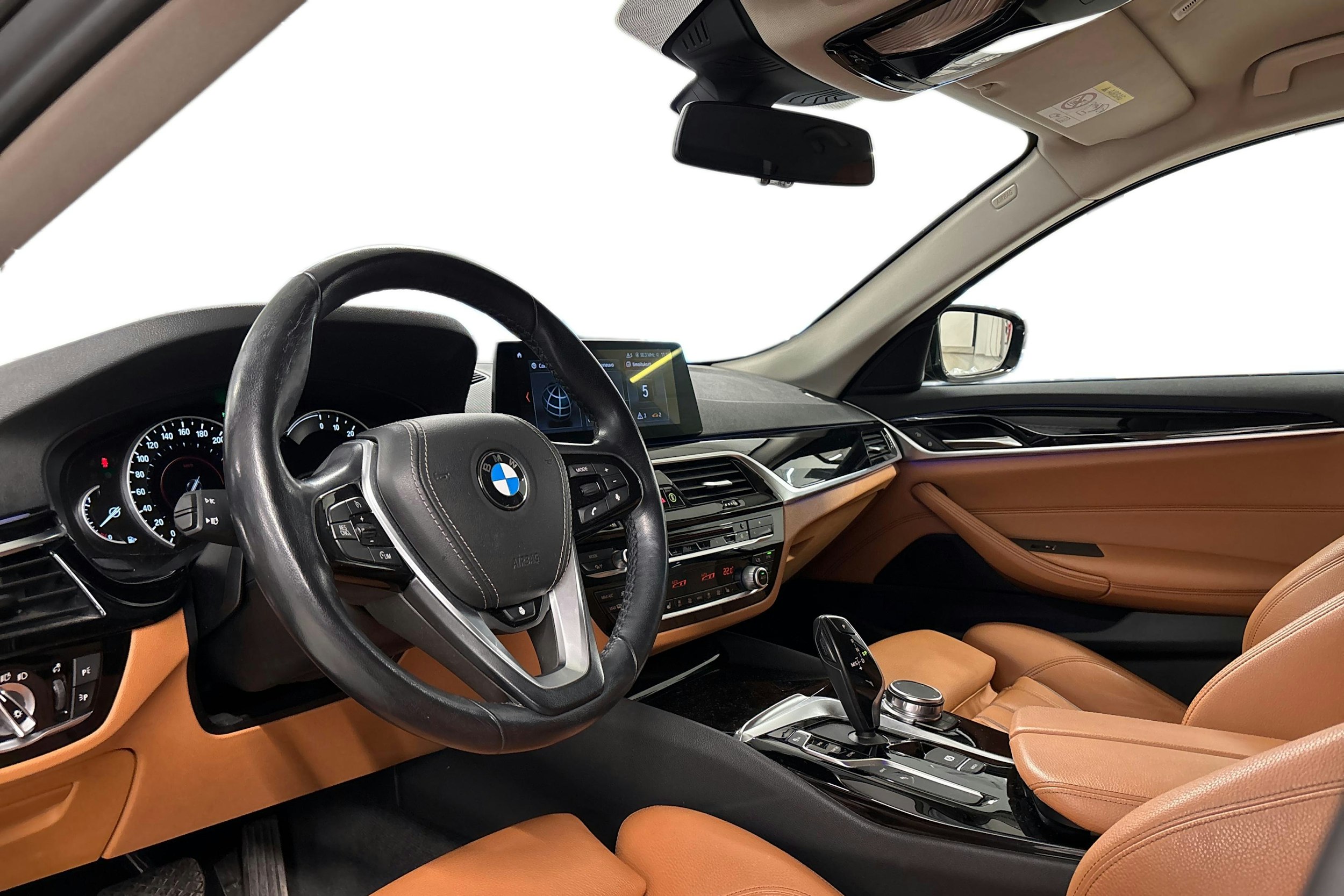 Harmaa BMW 530 2018 kuva 7.