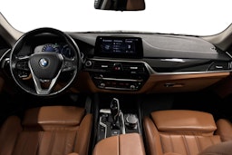 Harmaa BMW 530 2018 kuva 9.