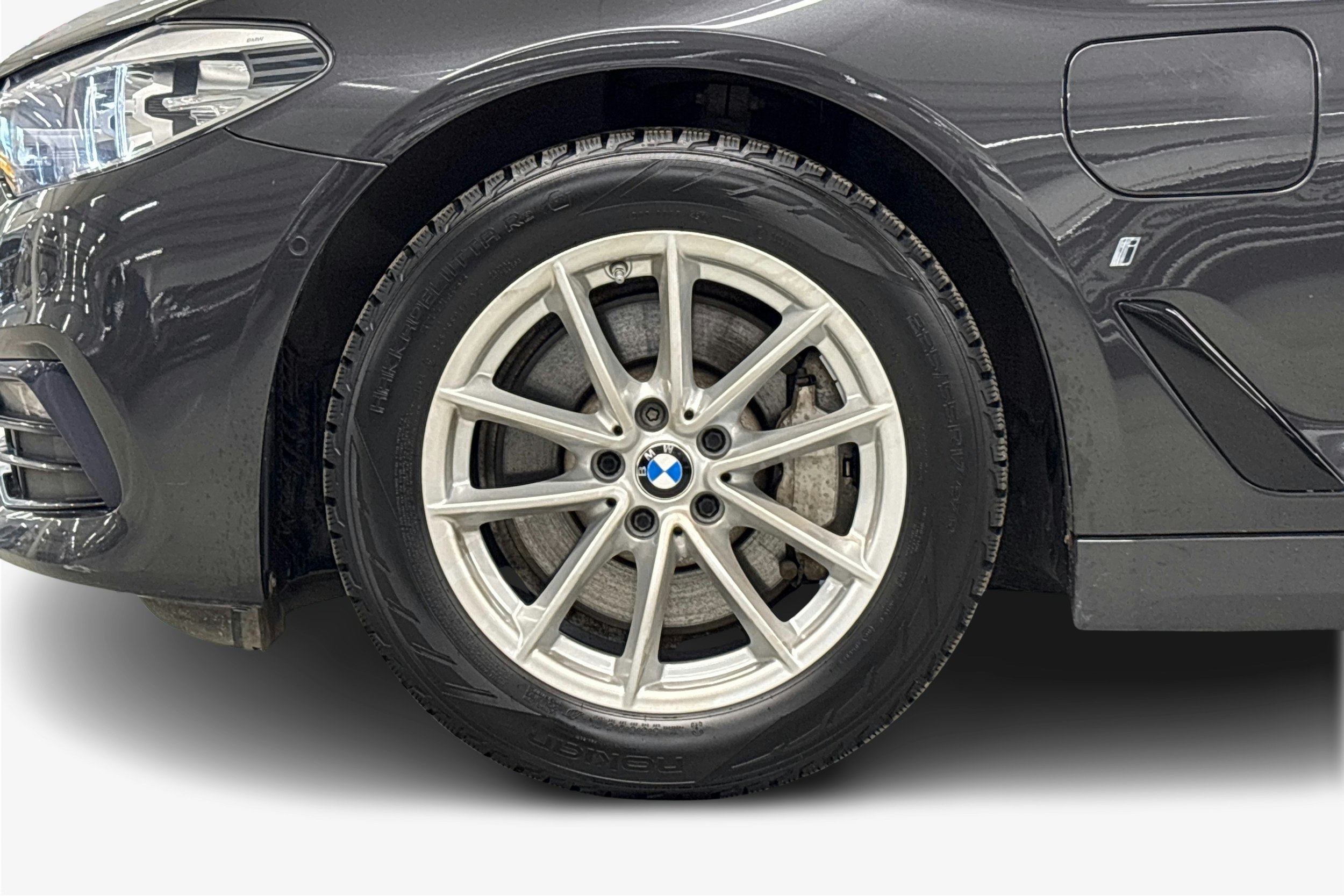 Harmaa BMW 530 2018 kuva 11.