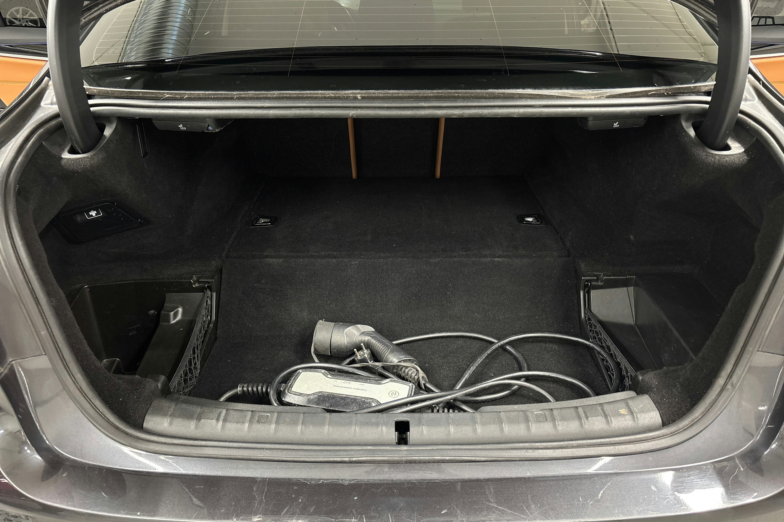 Harmaa BMW 530 2018 kuva 14.