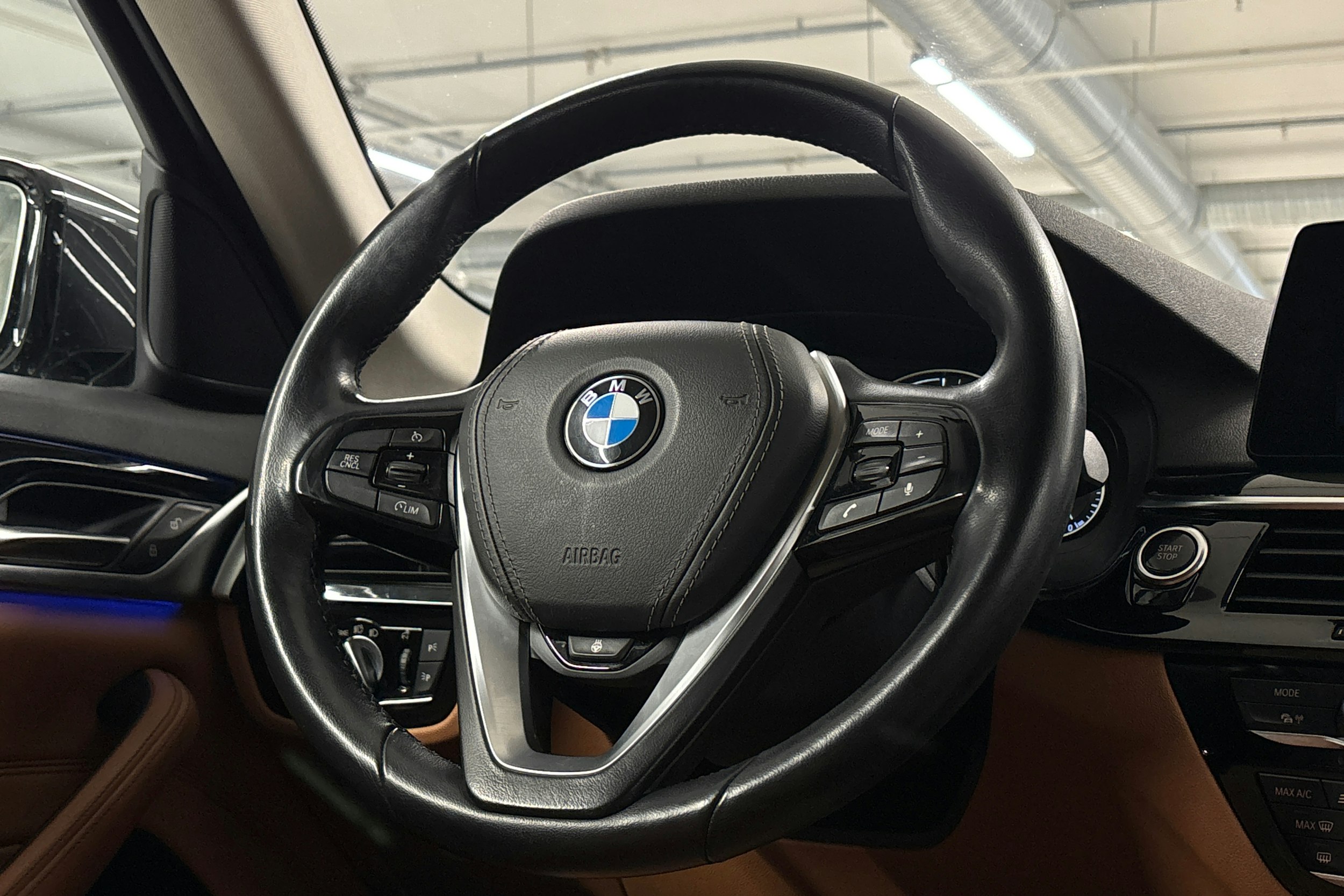 Harmaa BMW 530 2018 kuva 16.