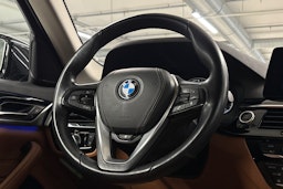 Harmaa BMW 530 2018 kuva 16.