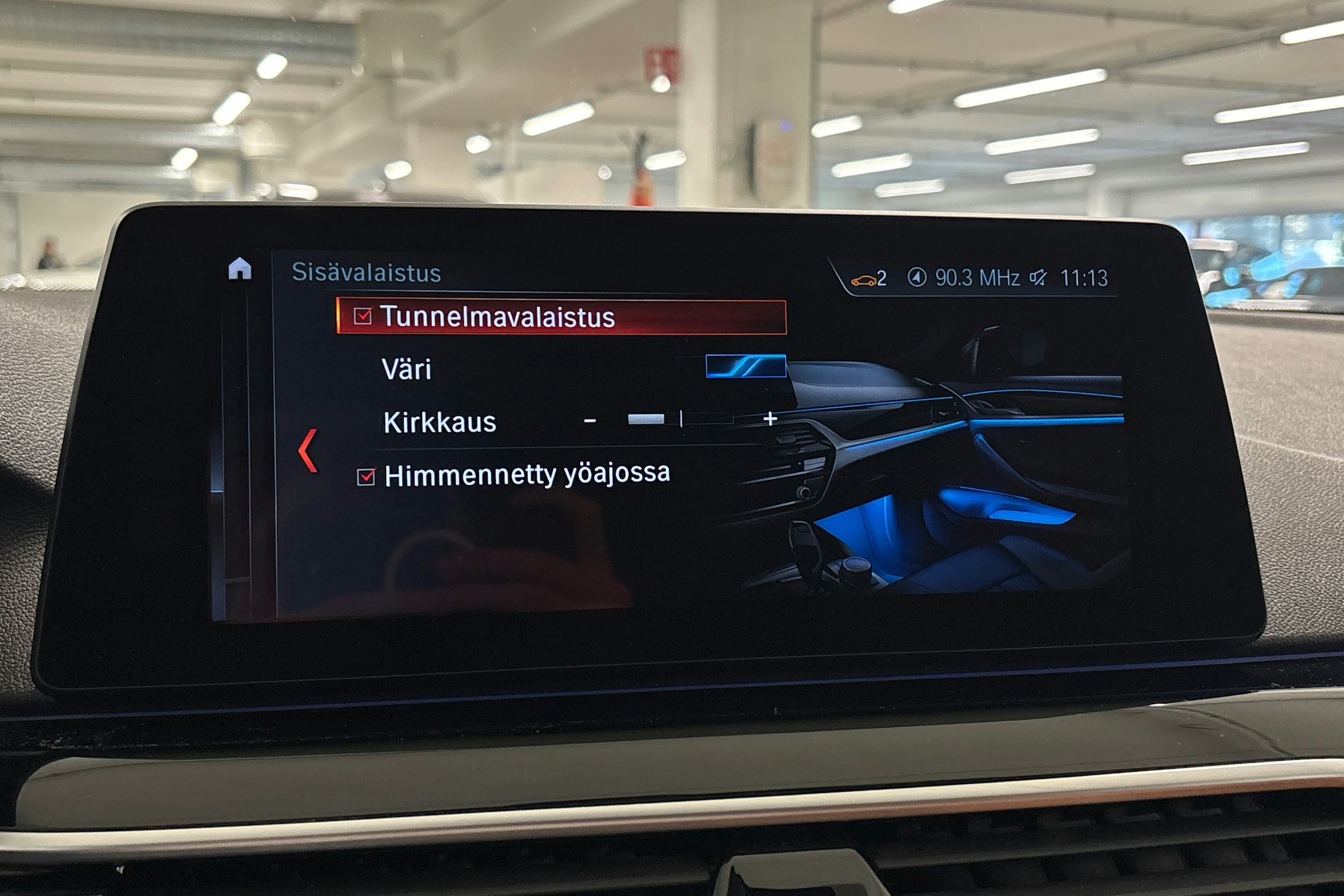 Harmaa BMW 530 2018 kuva 22.