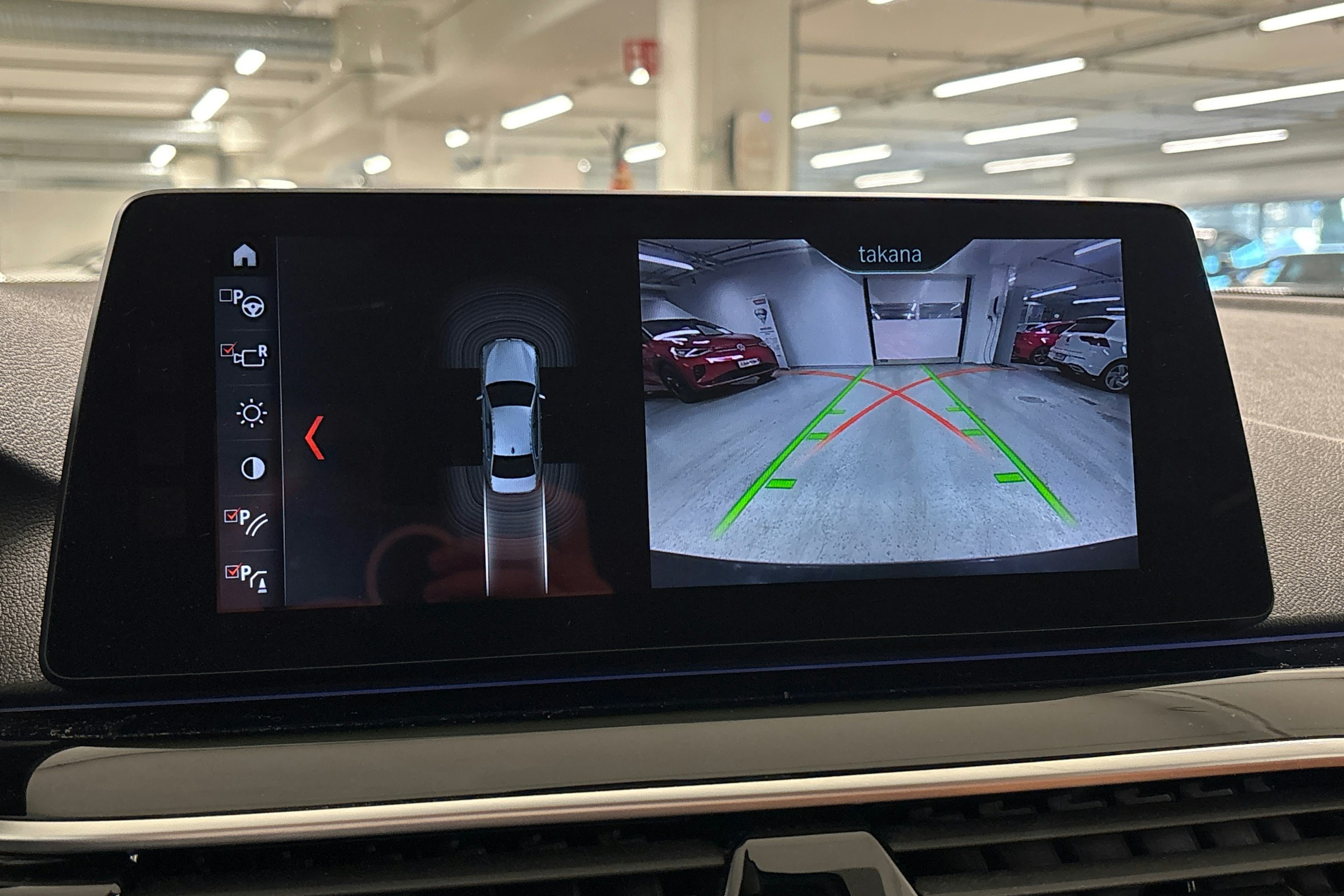 Harmaa BMW 530 2018 kuva 25.