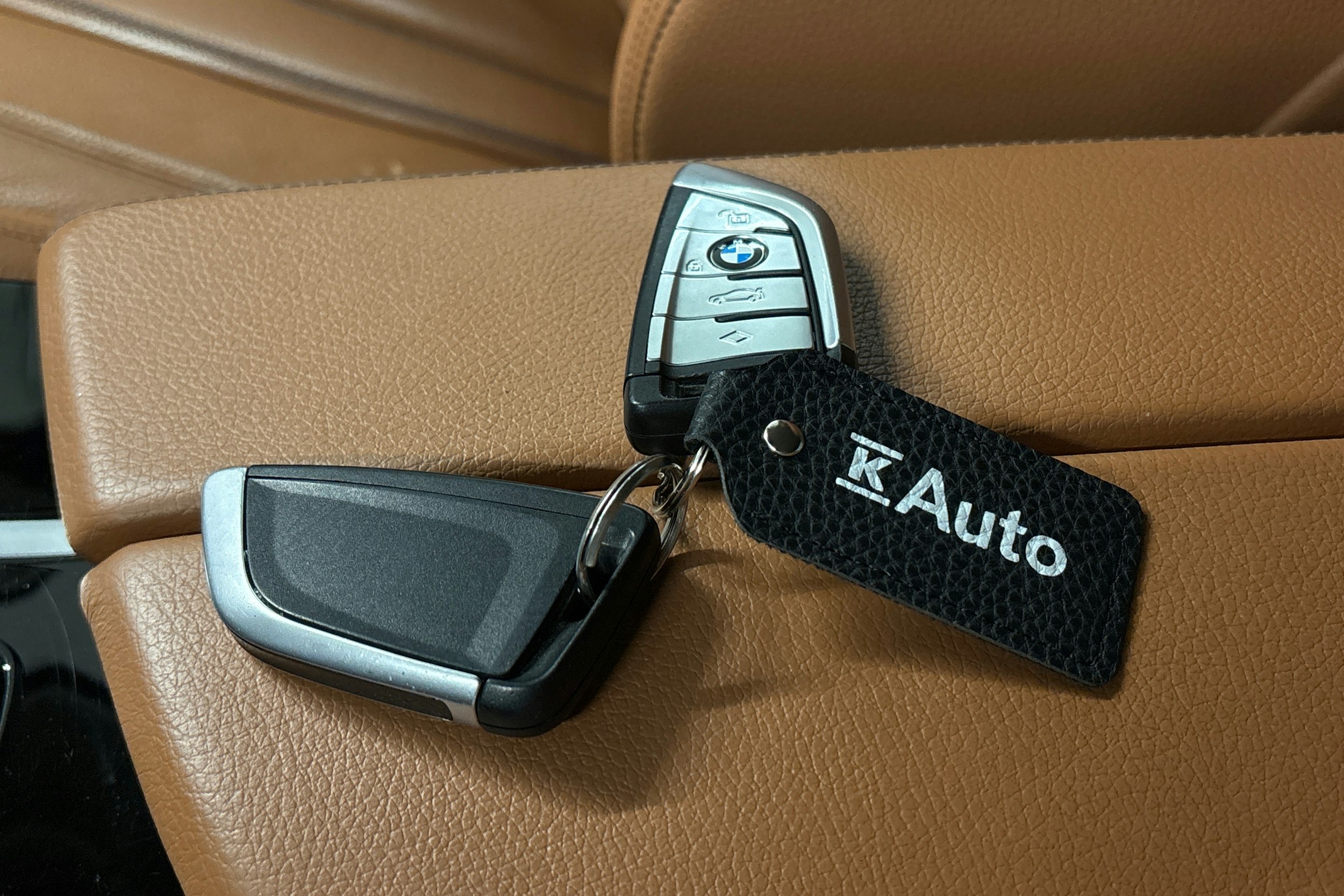 Harmaa BMW 530 2018 kuva 28.