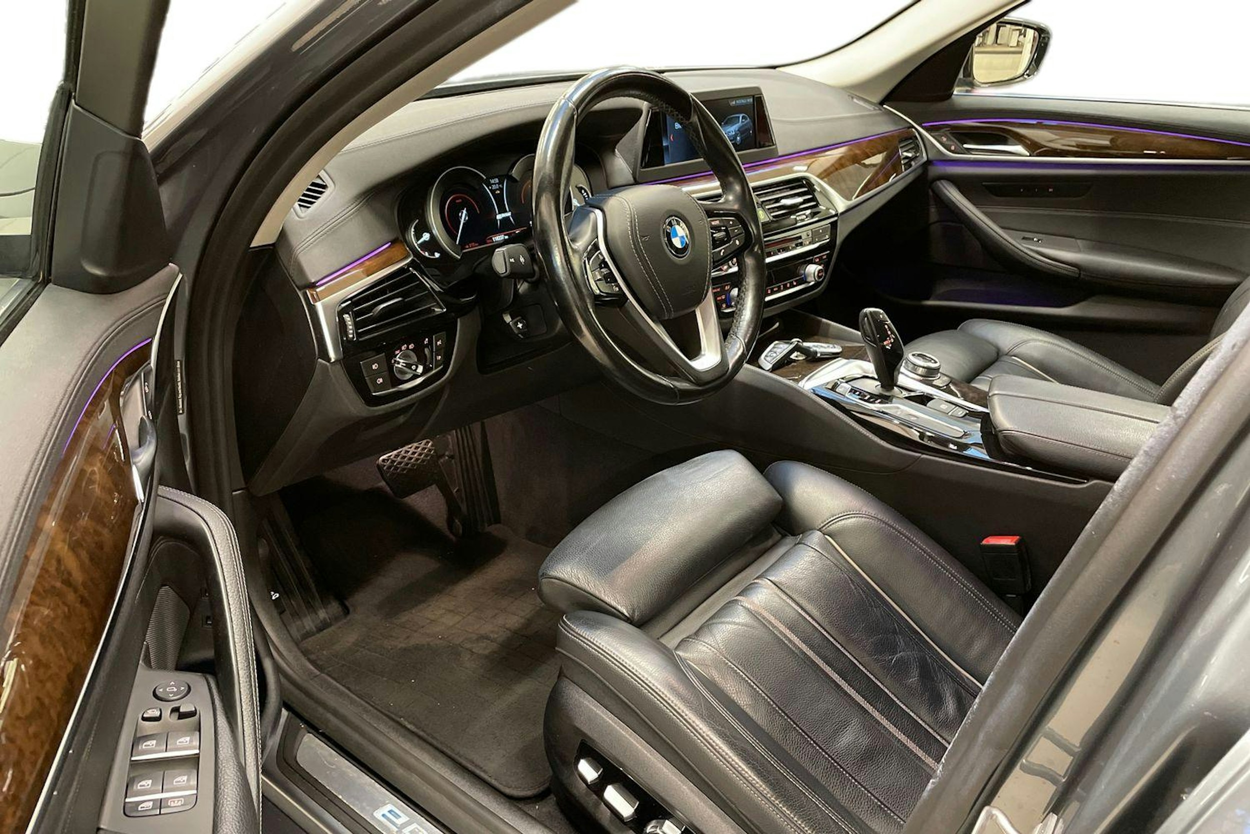 harmaa BMW 530 2018 kuva 6.