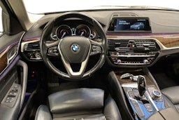 harmaa BMW 530 2018 kuva 7.