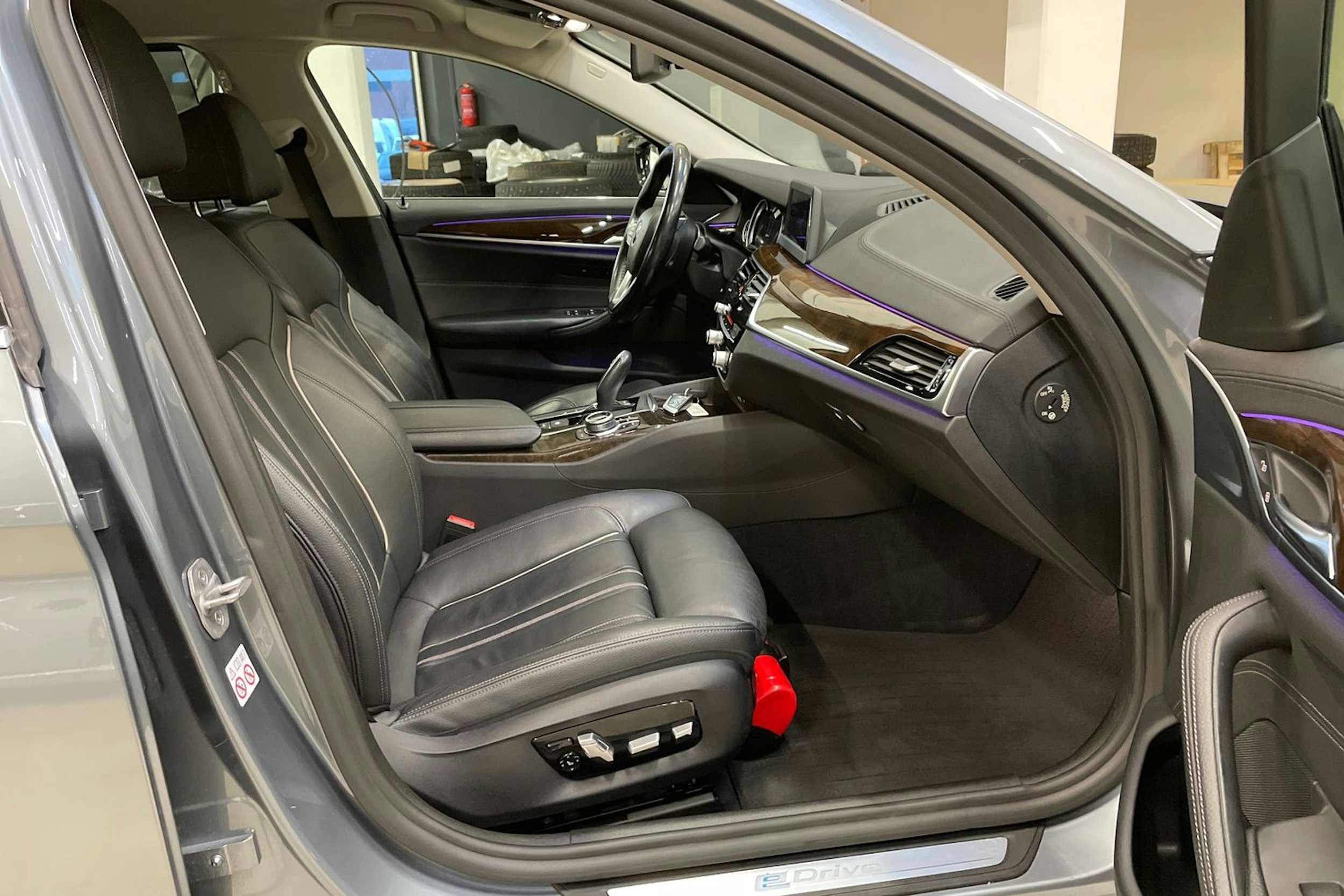 harmaa BMW 530 2018 kuva 11.