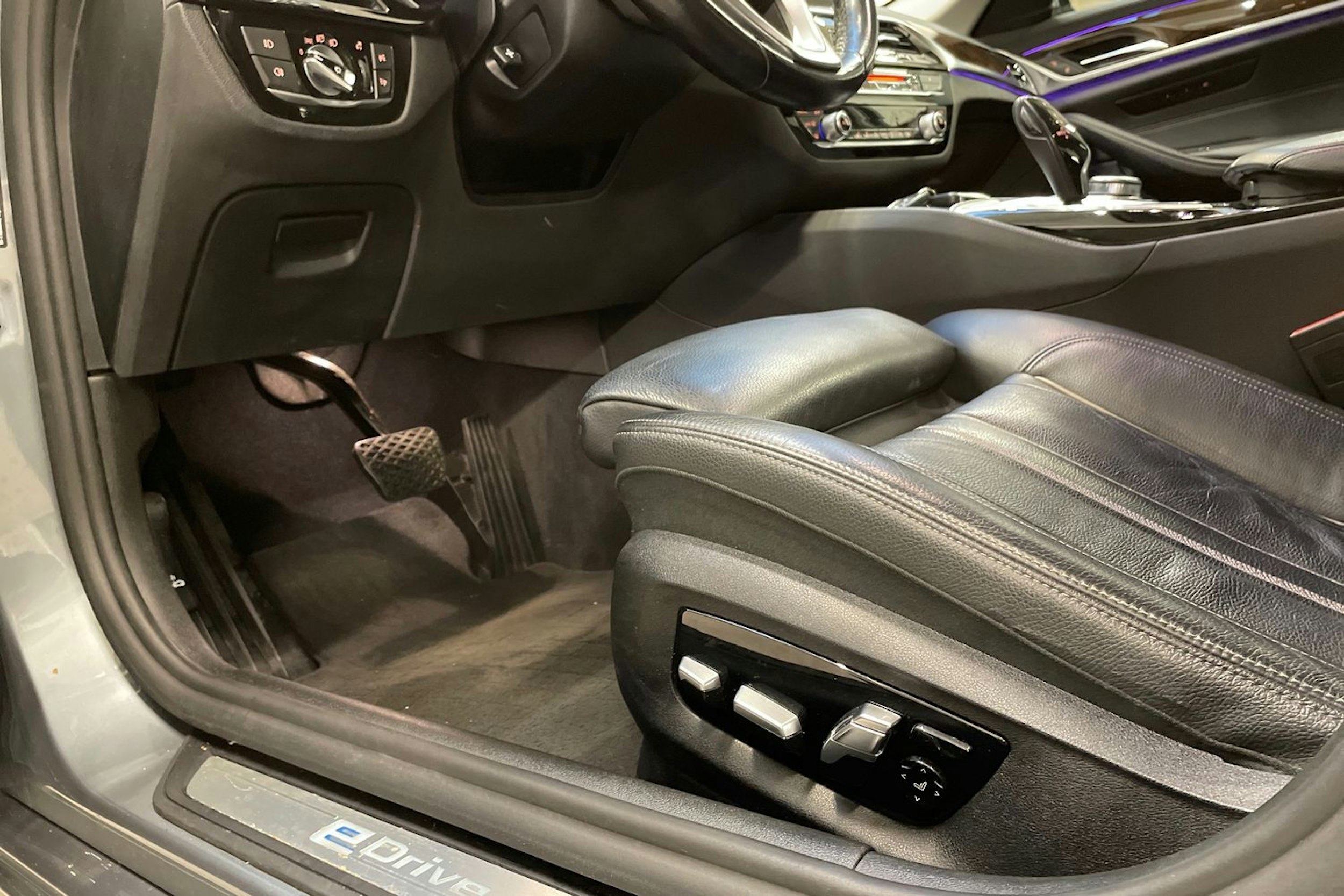 harmaa BMW 530 2018 kuva 13.