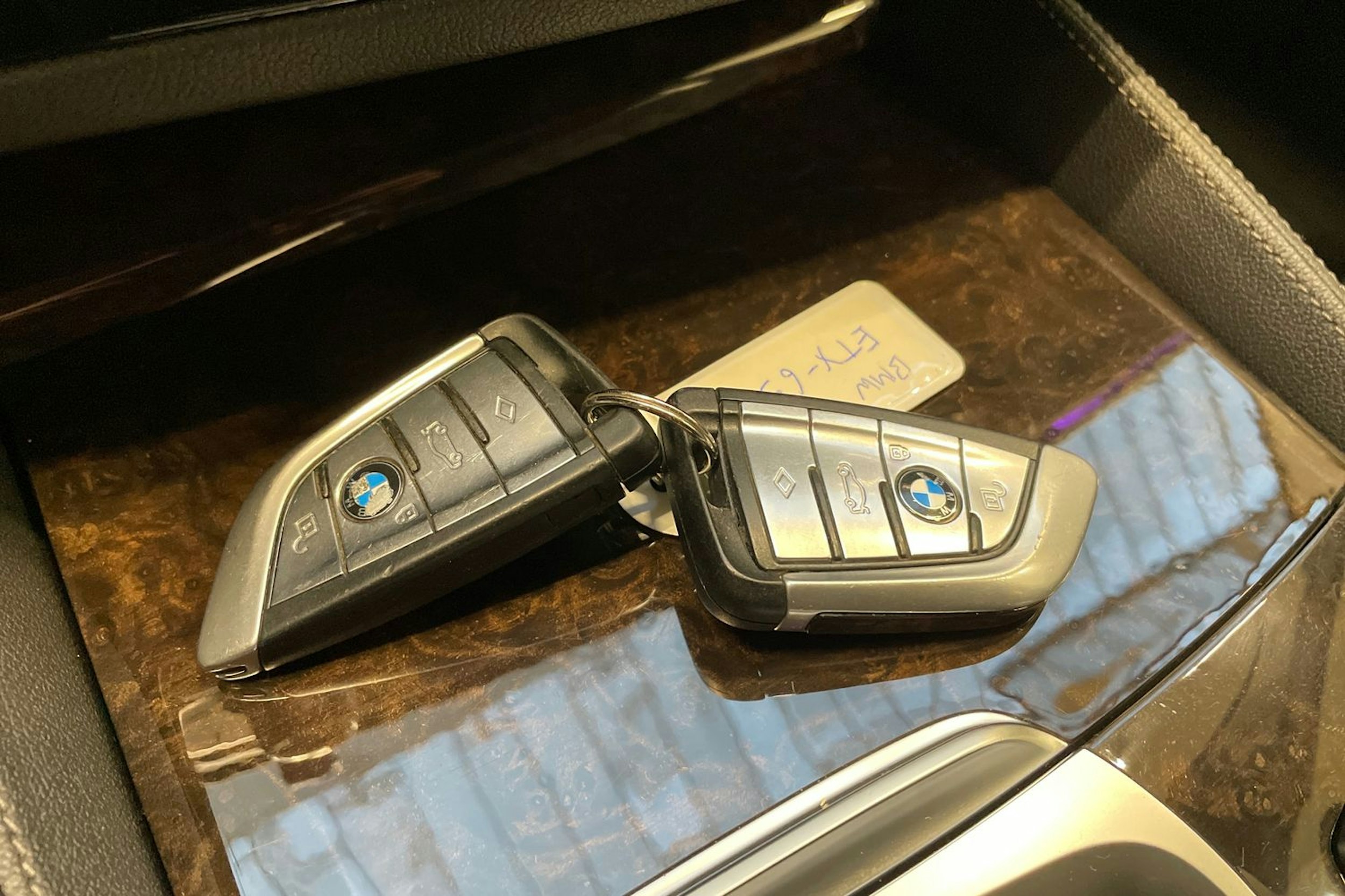 harmaa BMW 530 2018 kuva 18.