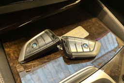 harmaa BMW 530 2018 kuva 18.