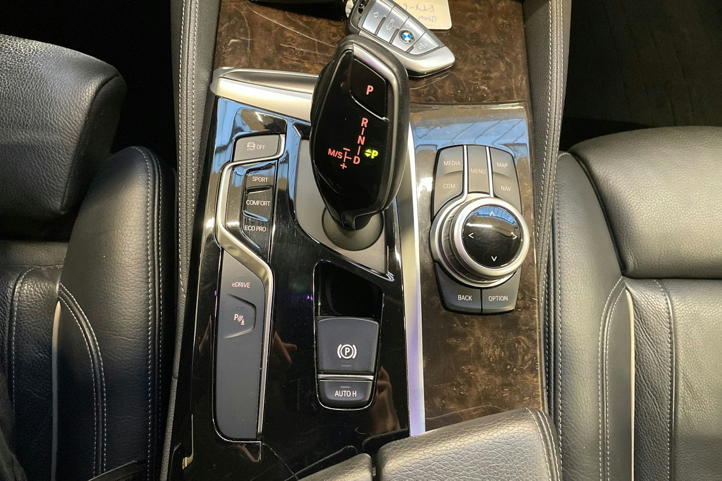 harmaa BMW 530 2018 kuva 19.