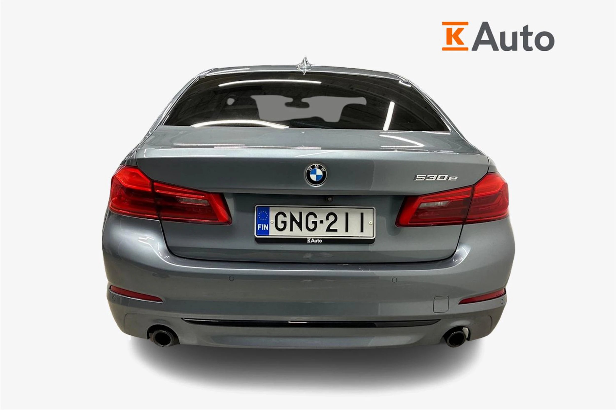 Harmaa BMW 530 2018 kuva 3.