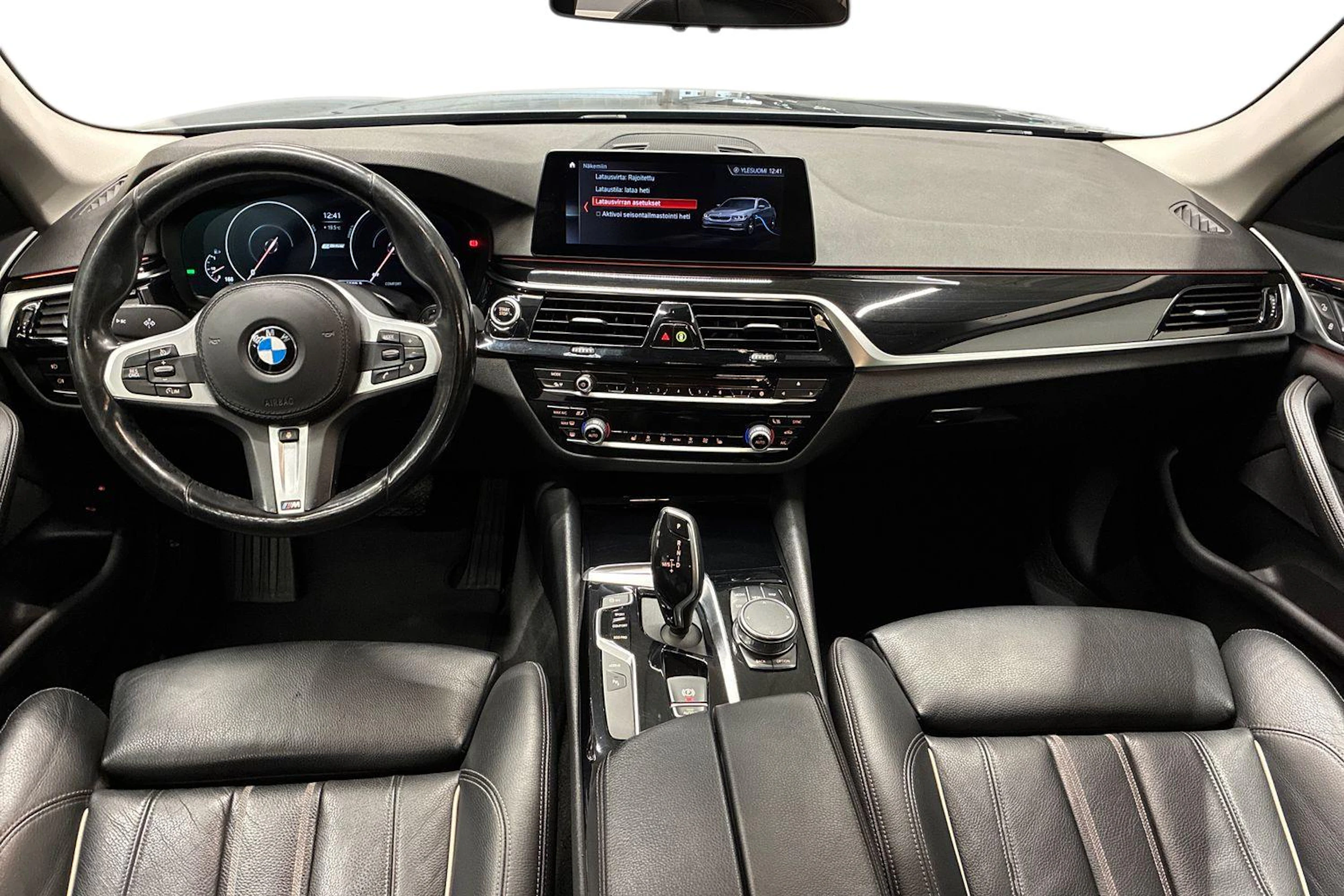 Harmaa BMW 530 2018 kuva 7.