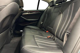 Harmaa BMW 530 2018 kuva 8.