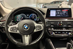 Harmaa BMW 530 2018 kuva 11.