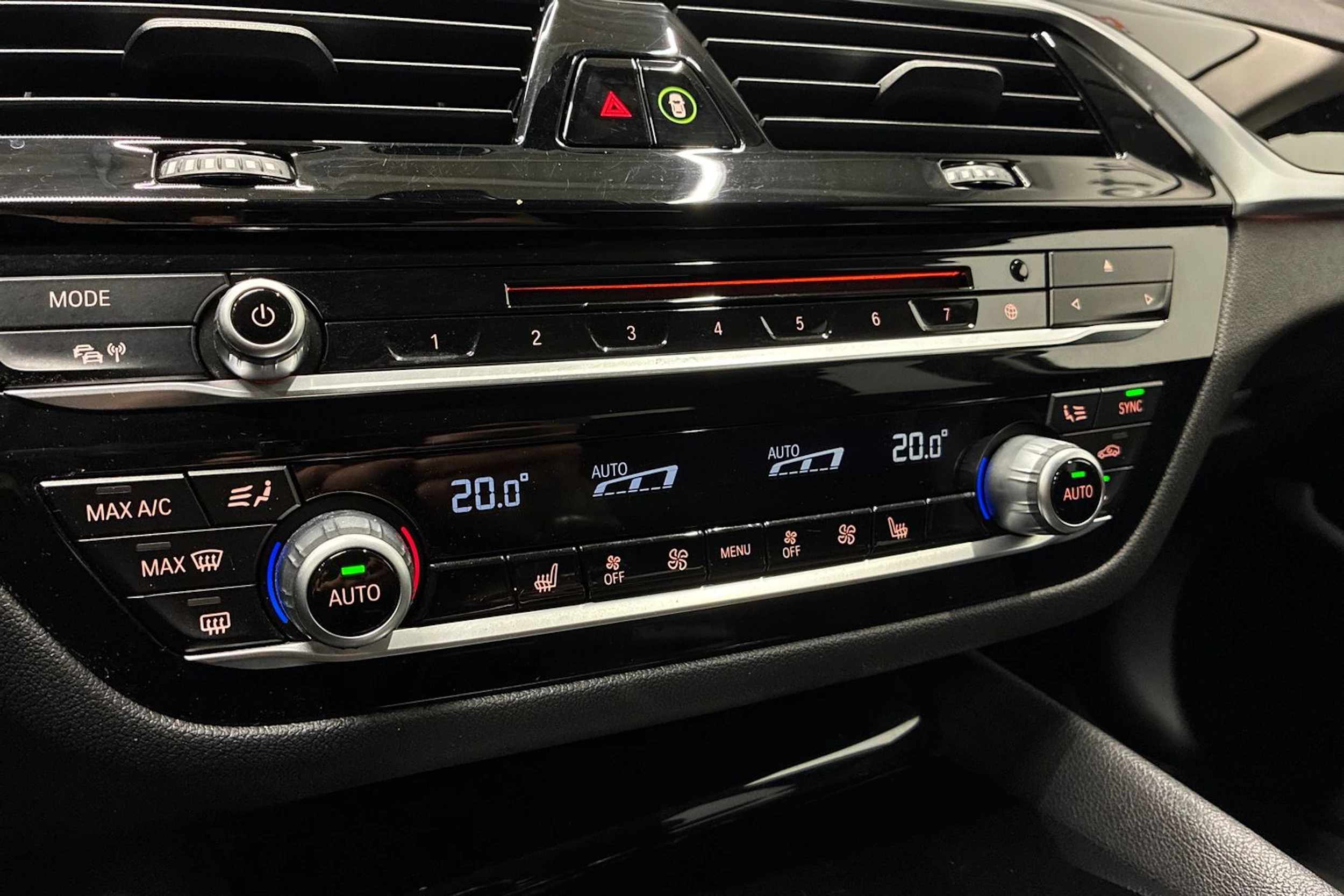 Harmaa BMW 530 2018 kuva 19.