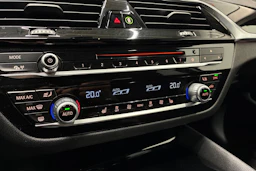 Harmaa BMW 530 2018 kuva 19.