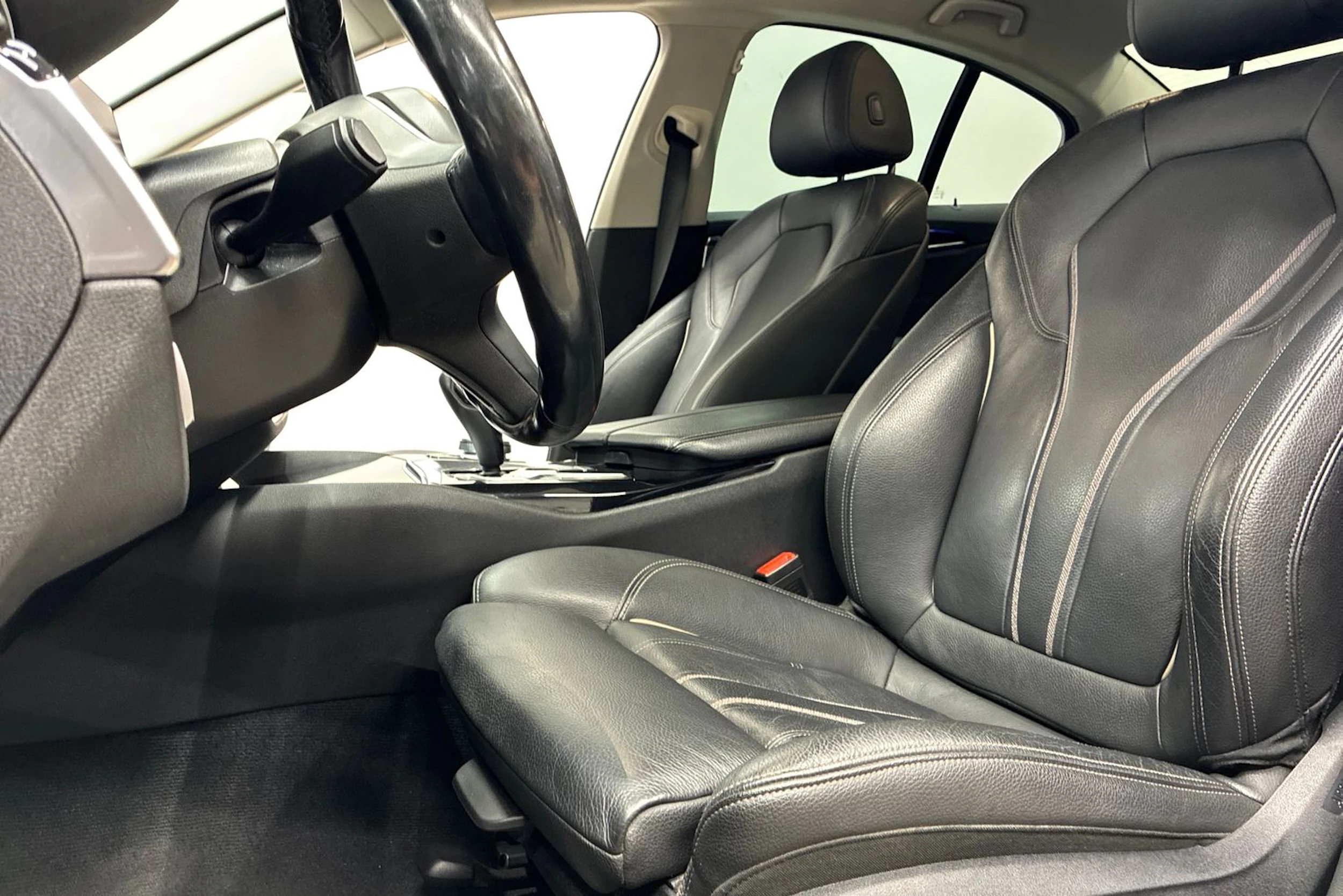Harmaa BMW 530 2018 kuva 24.