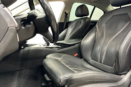 Harmaa BMW 530 2018 kuva 24.