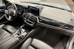Harmaa BMW 530 2018 kuva 26.