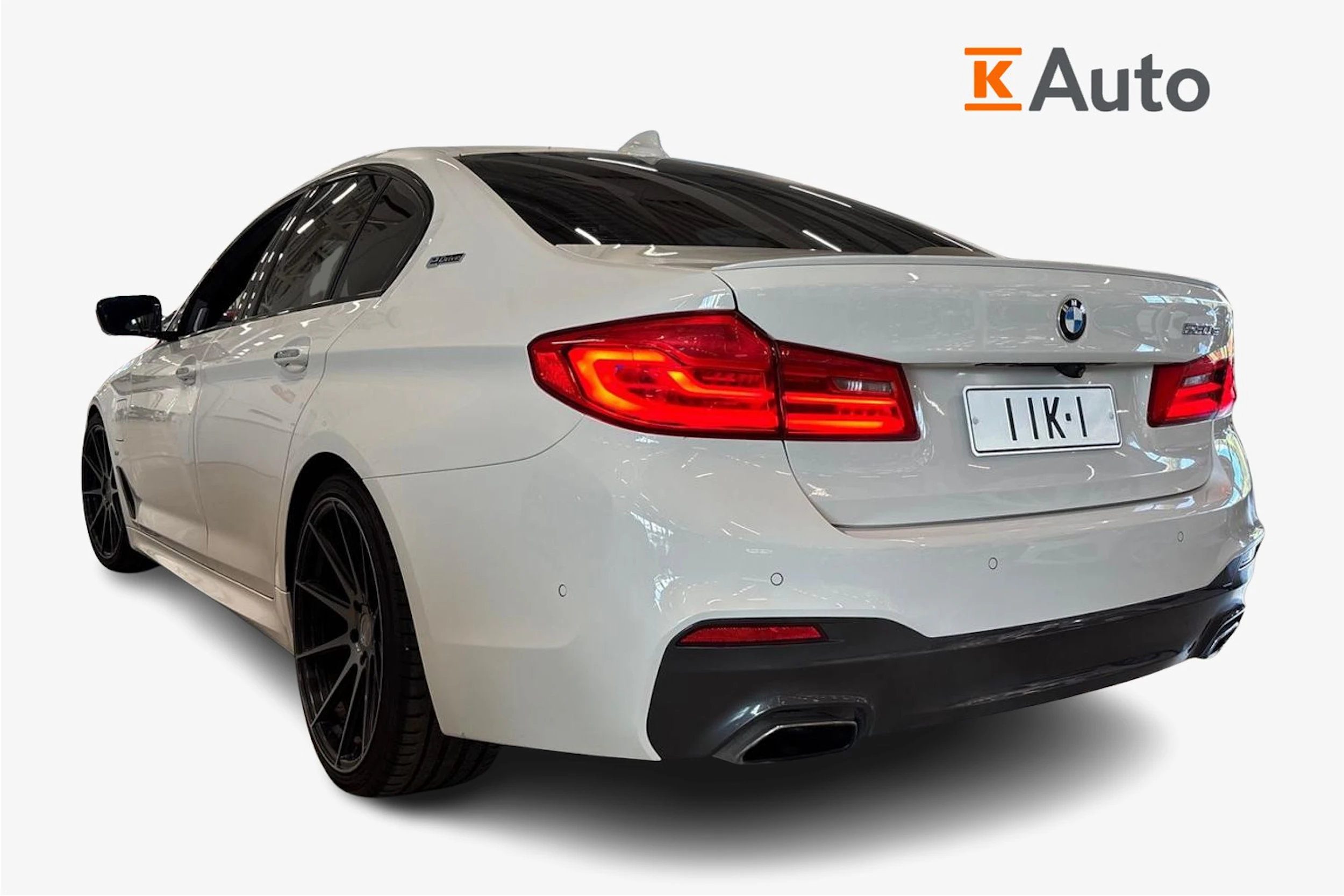 valkoinen BMW 530 2018 kuva 2.