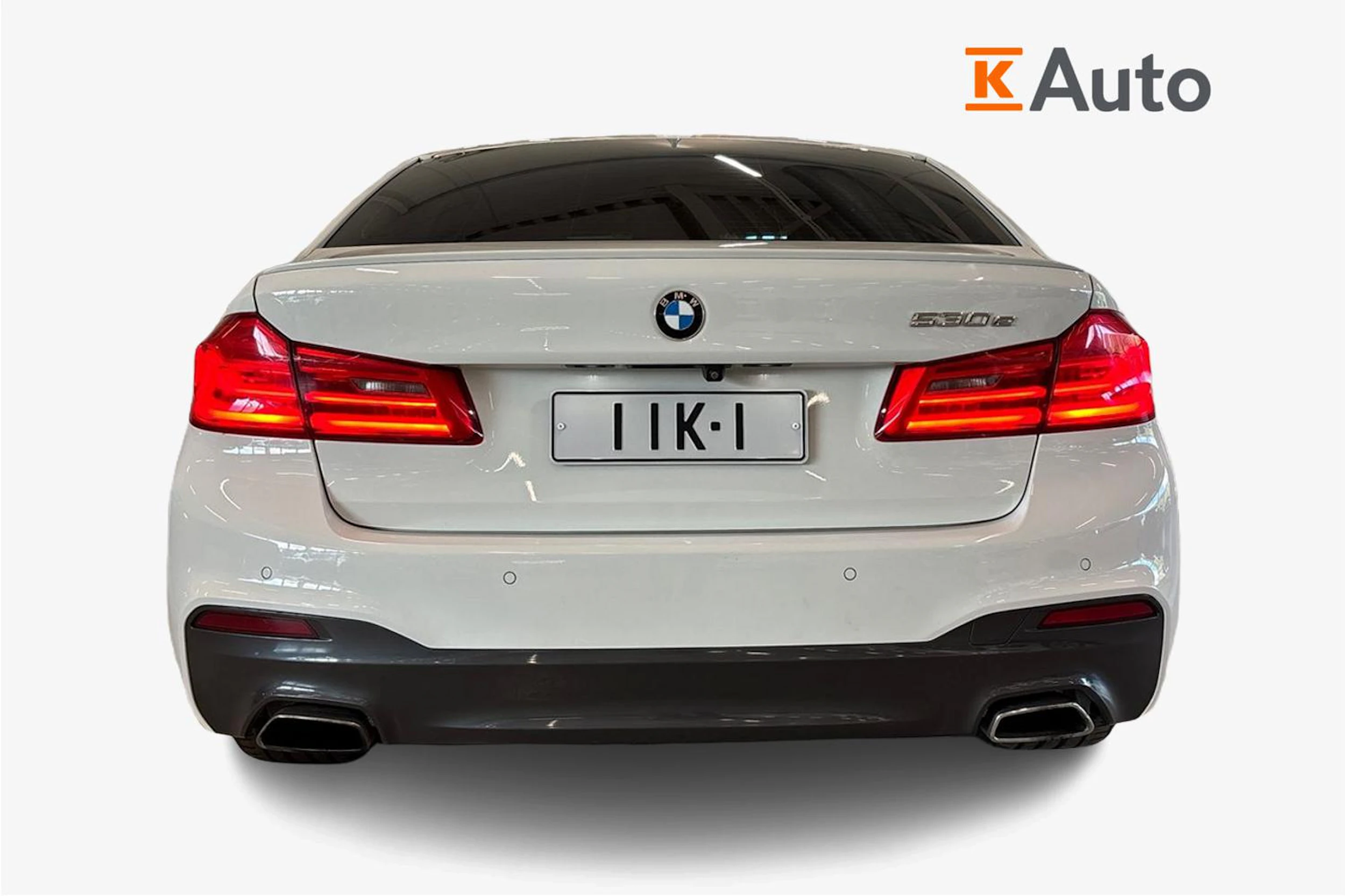 valkoinen BMW 530 2018 kuva 3.