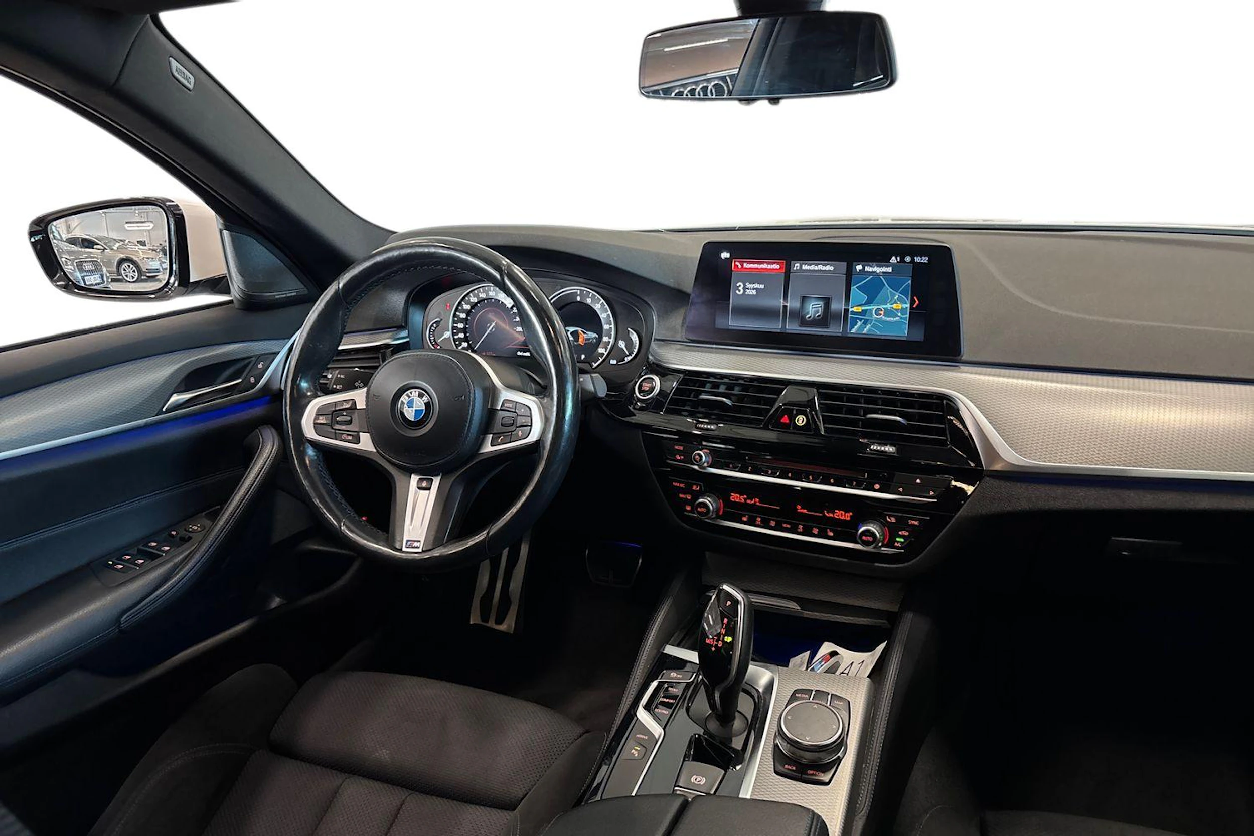 valkoinen BMW 530 2018 kuva 7.