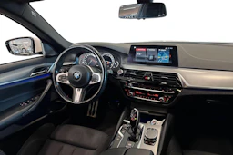 valkoinen BMW 530 2018 kuva 7.