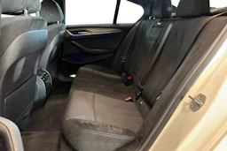valkoinen BMW 530 2018 kuva 8.