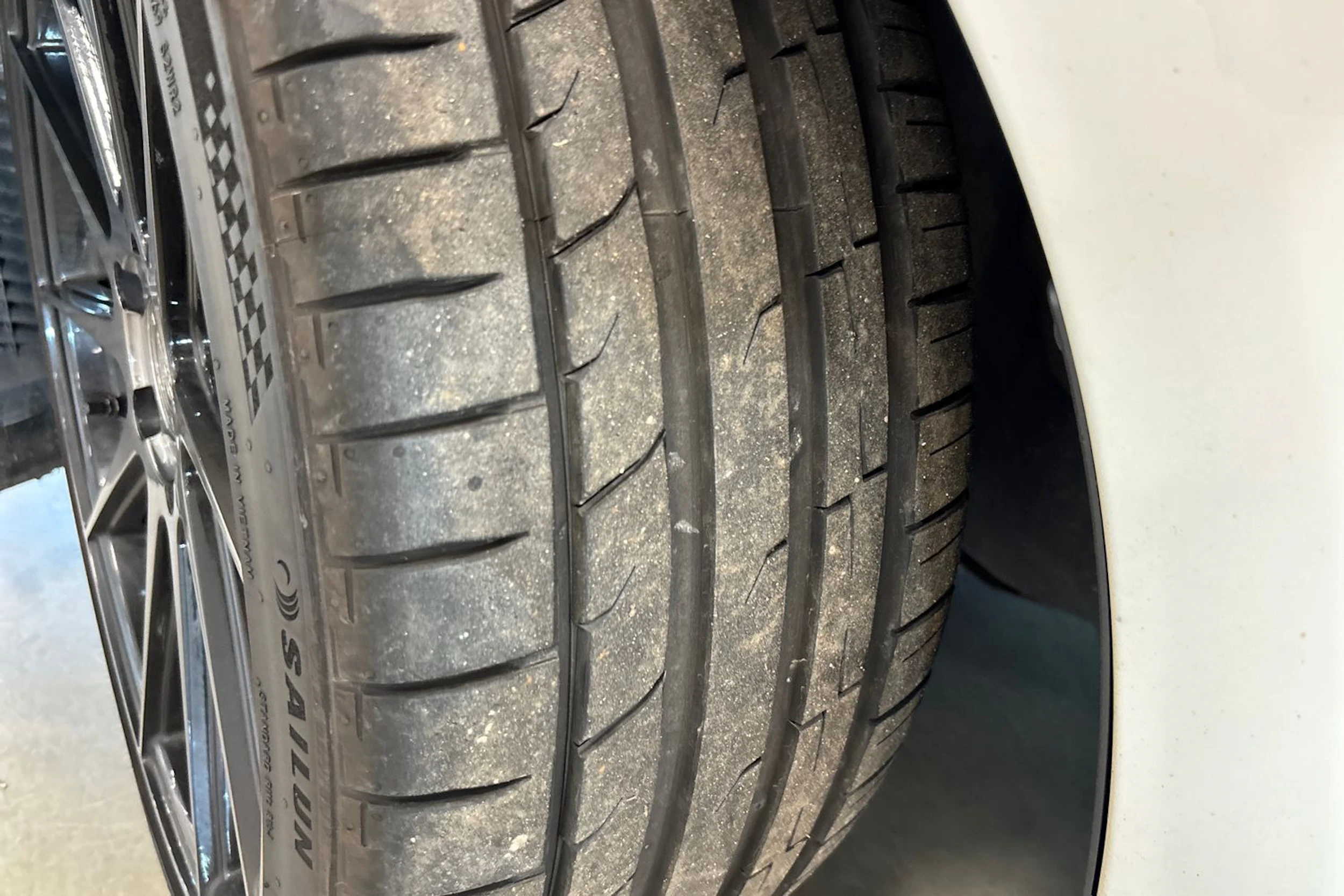 valkoinen BMW 530 2018 kuva 10.
