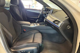 valkoinen BMW 530 2018 kuva 12.